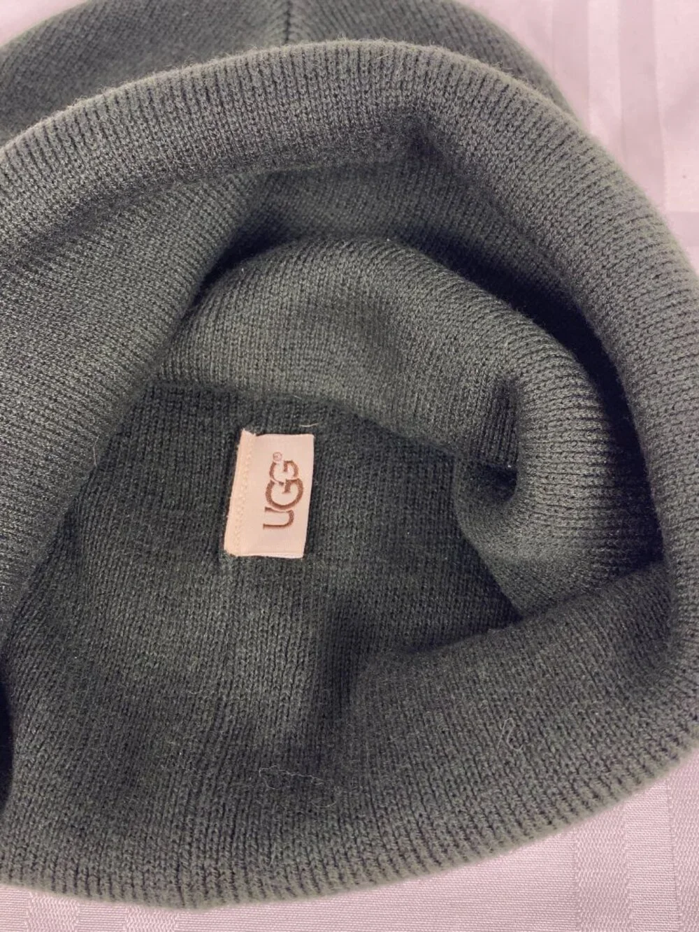 UGG Knit Hat Beanie Soft Cozy Winter Cap‎ Unisex One Size.